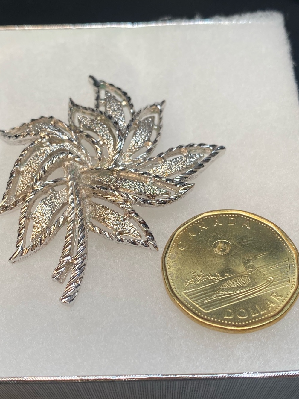 Sarah Coventry Silver Tone Leafy Brooch - Picture 3 of 8